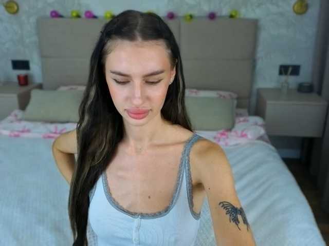 SnowWhiteee live cam on BongaCams