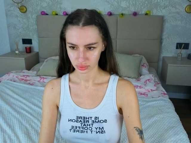 SnowWhiteee live cam on BongaCams
