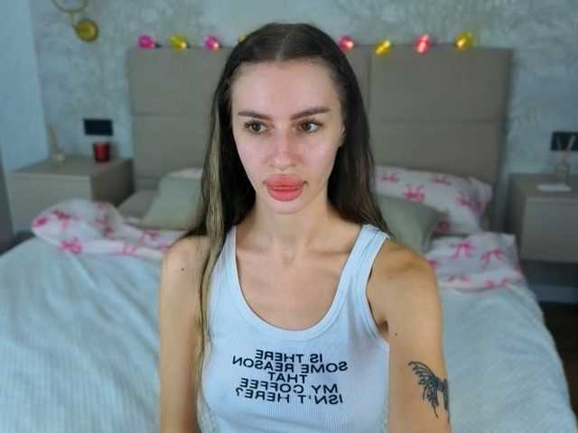 SnowWhiteee live cam on BongaCams
