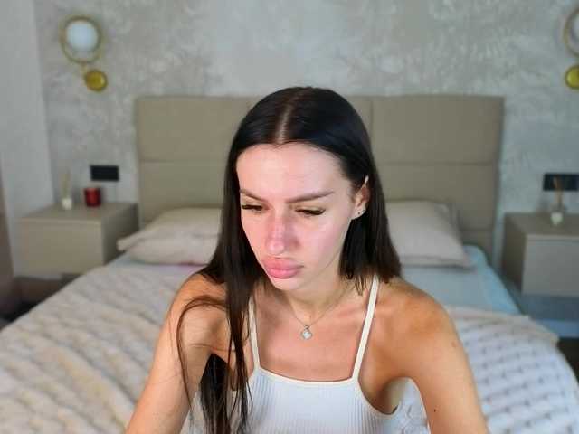 SnowWhiteee live cam on BongaCams