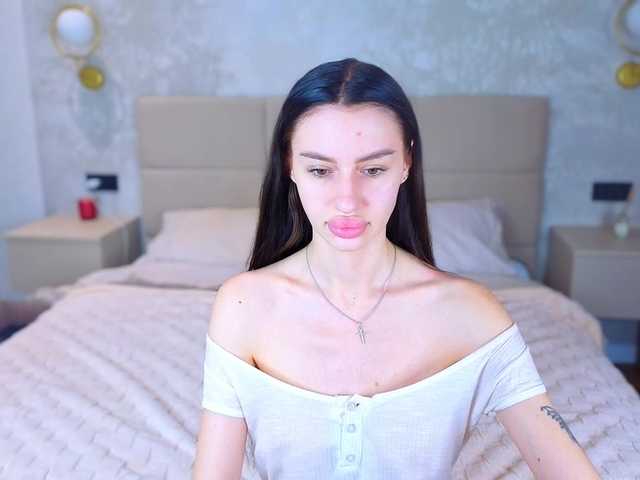 SnowWhiteee live cam on BongaCams