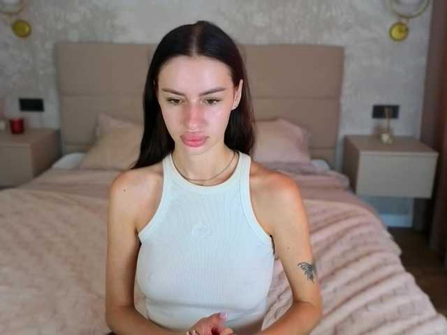 SnowWhiteee live cam on BongaCams