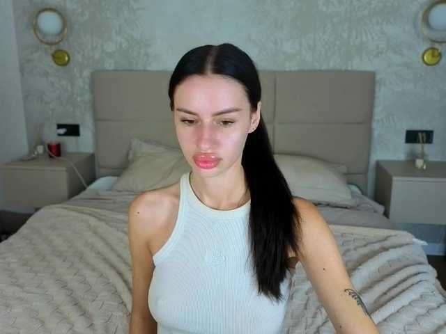 SnowWhiteee live cam on BongaCams