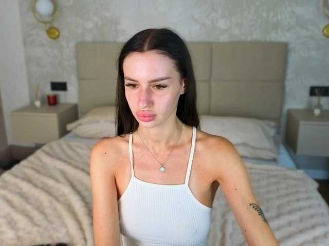 SnowWhiteee live cam on BongaCams