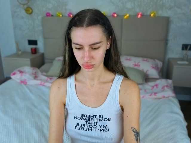 SnowWhiteee live cam on BongaCams