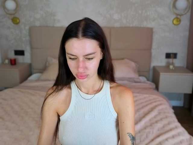 SnowWhiteee live cam on BongaCams