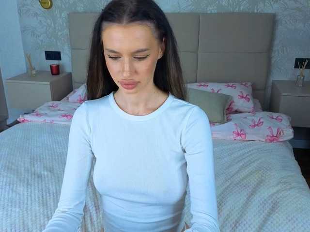 SnowWhiteee live cam on BongaCams
