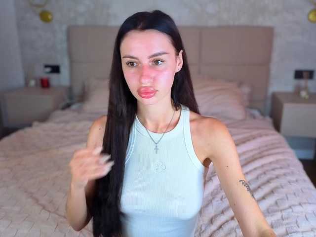 SnowWhiteee live cam on BongaCams