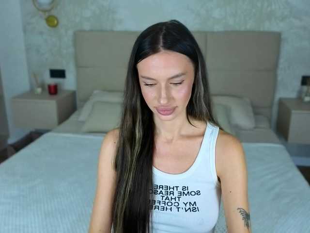 SnowWhiteee live cam on BongaCams