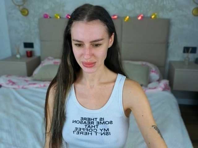 SnowWhiteee live cam on BongaCams