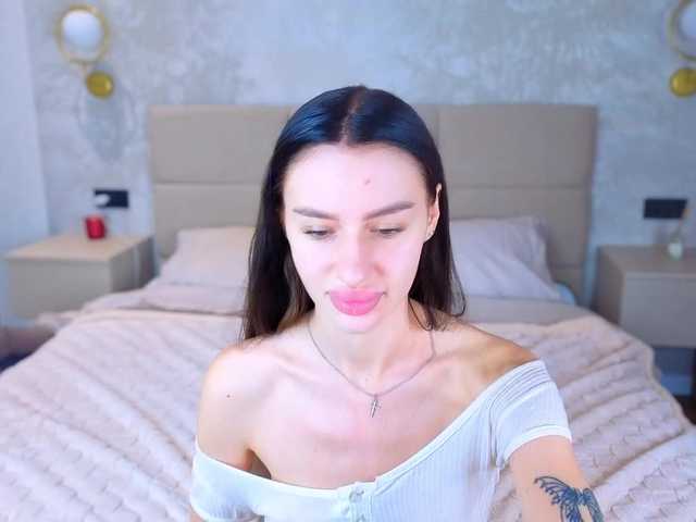 SnowWhiteee live cam on BongaCams