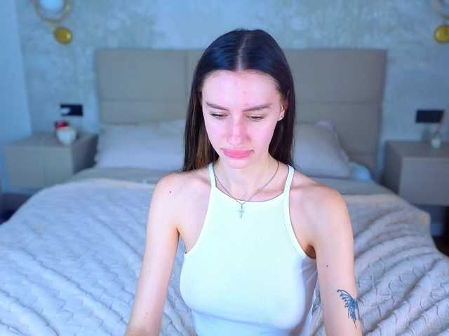 SnowWhiteee live cam on BongaCams