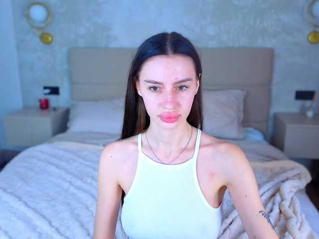 SnowWhiteee live cam on BongaCams