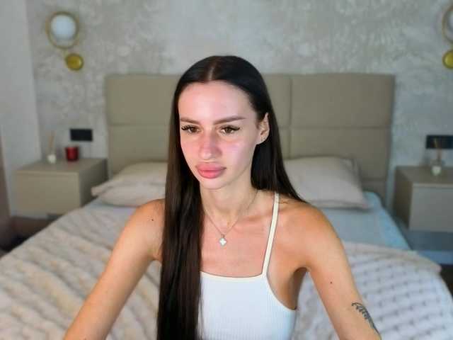 SnowWhiteee live cam on BongaCams