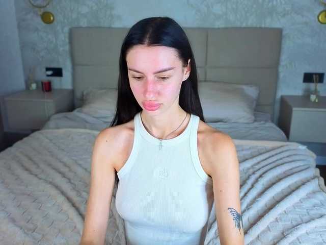 SnowWhiteee live cam on BongaCams