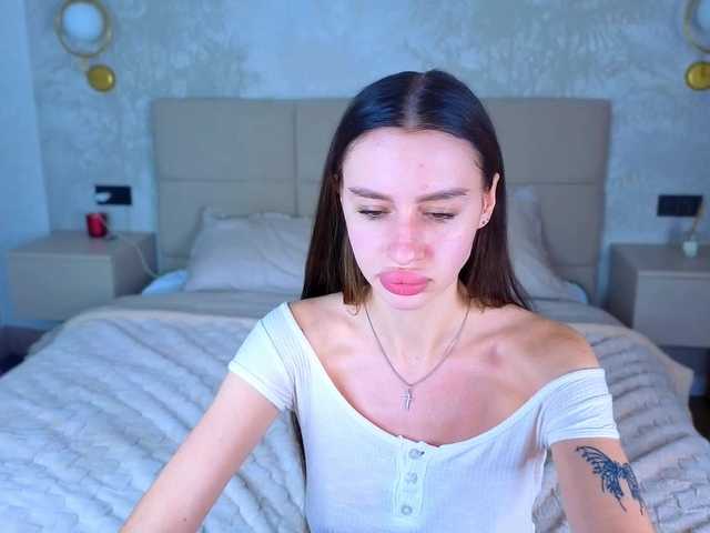 SnowWhiteee live cam on BongaCams