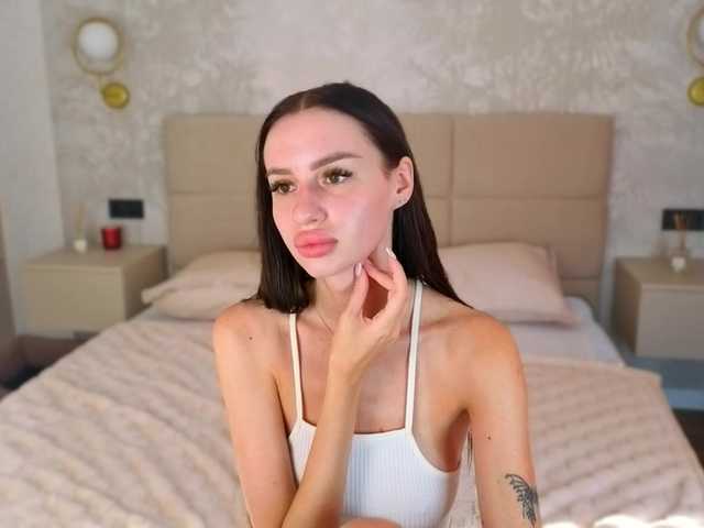 SnowWhiteee live cam on BongaCams
