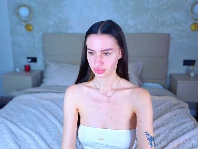 SnowWhiteee live cam on BongaCams