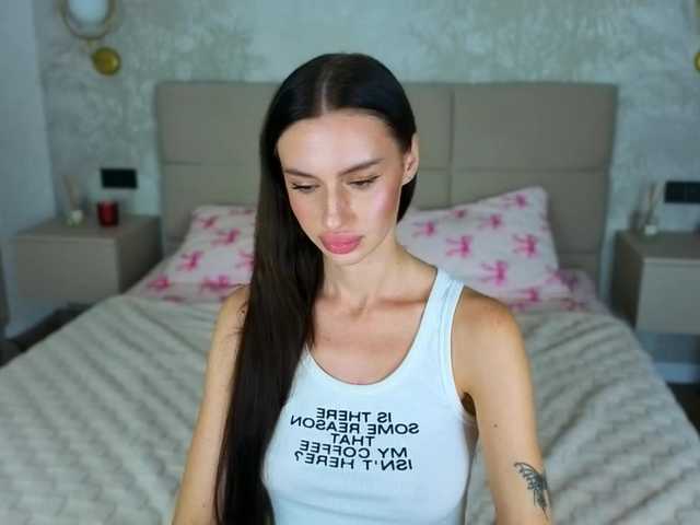 SnowWhiteee live cam on BongaCams