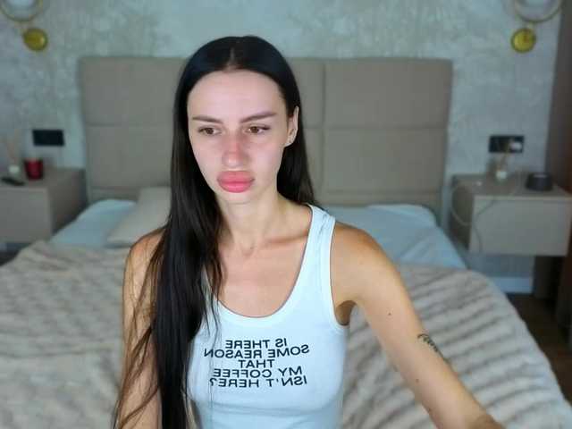 SnowWhiteee live cam on BongaCams