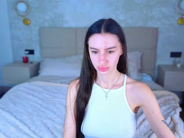 SnowWhiteee live cam on BongaCams