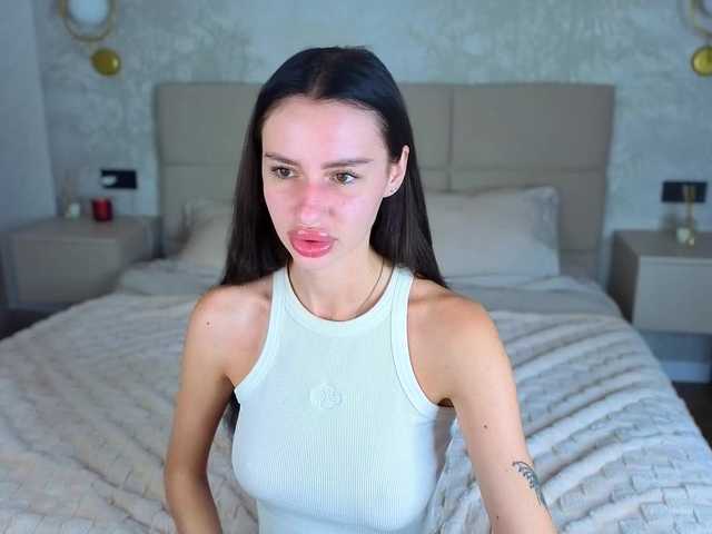 SnowWhiteee live cam on BongaCams