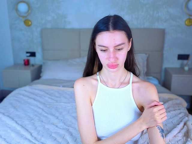 SnowWhiteee live cam on BongaCams