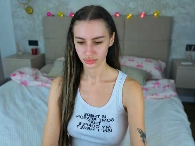 SnowWhiteee live cam on BongaCams