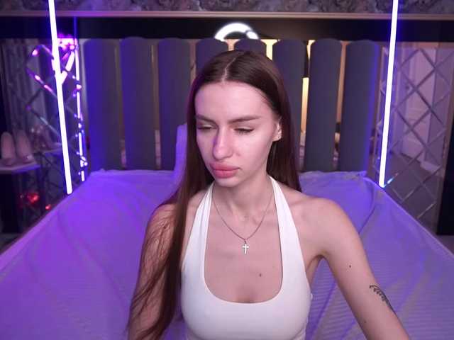 SnowWhiteee live cam