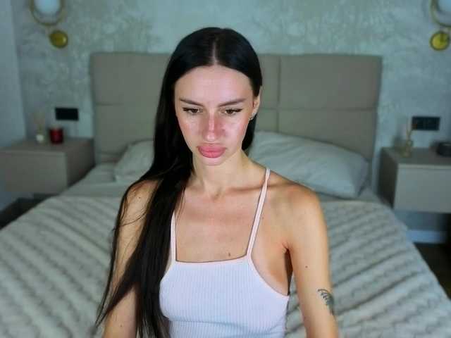 SnowWhiteee live cam on BongaCams