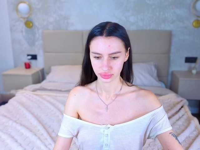 SnowWhiteee live cam on BongaCams