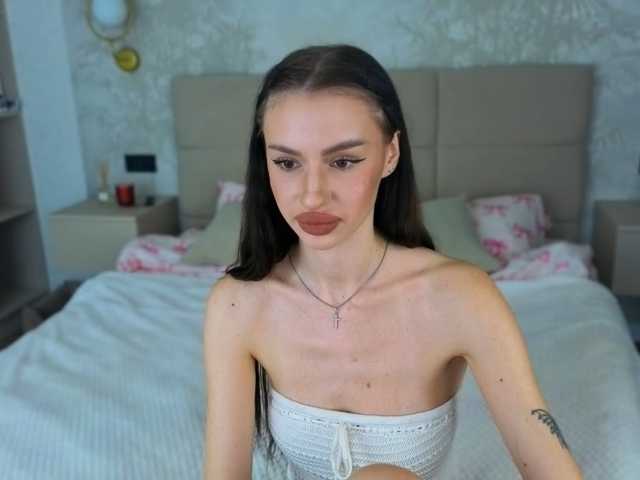 SnowWhiteee live cam on BongaCams