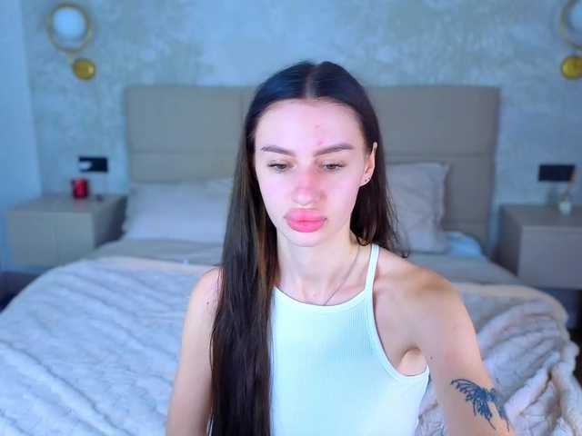 SnowWhiteee live cam on BongaCams