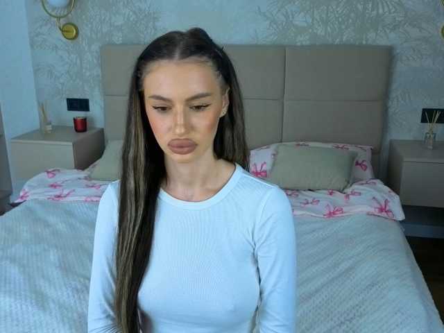 SnowWhiteee, en vivo ahora en BongaCams