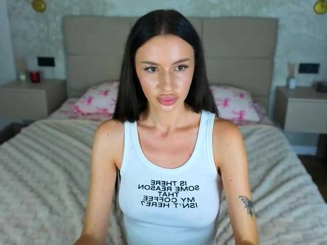 SnowWhiteee live cam on BongaCams