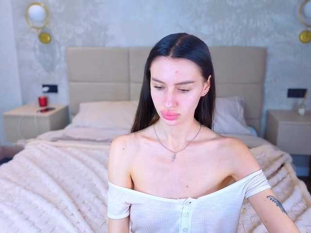 SnowWhiteee live cam on BongaCams