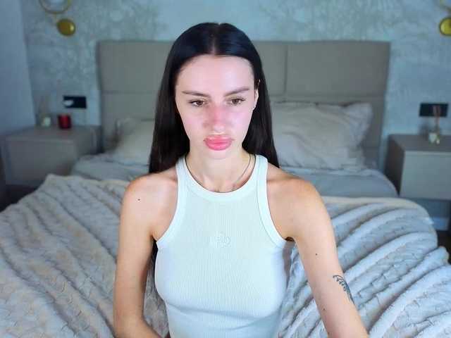 SnowWhiteee live cam on BongaCams