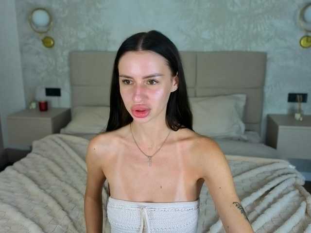 SnowWhiteee live cam