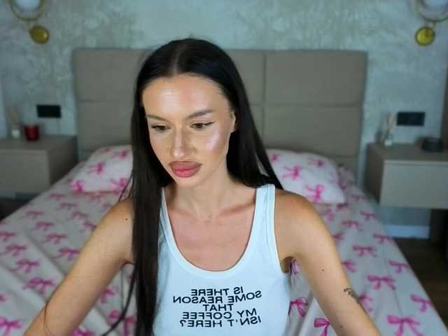 SnowWhiteee live cam on BongaCams