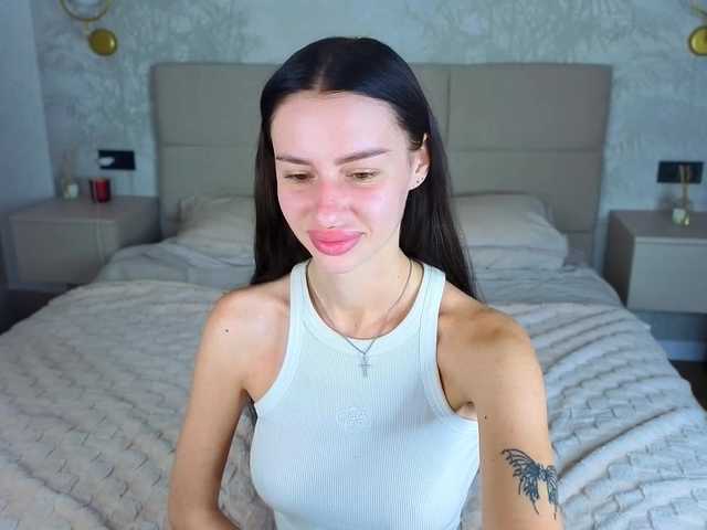 SnowWhiteee live cam on BongaCams
