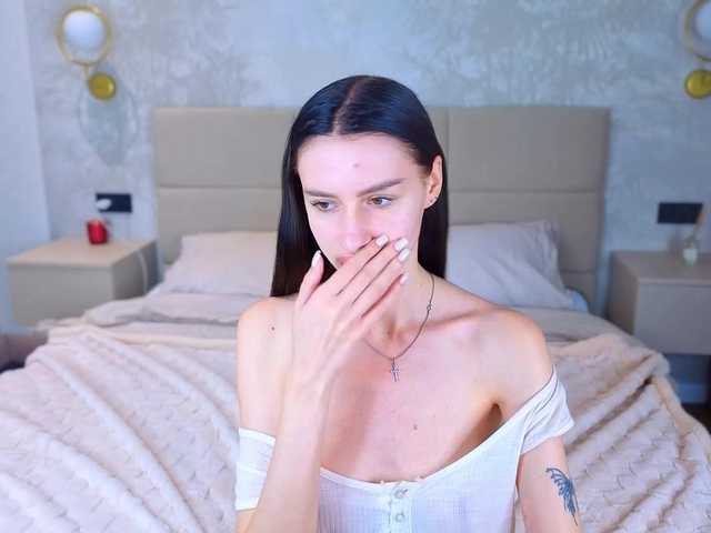 SnowWhiteee live cam on BongaCams