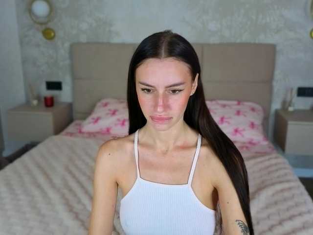 SnowWhiteee live cam on BongaCams