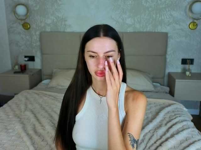 SnowWhiteee live cam on BongaCams