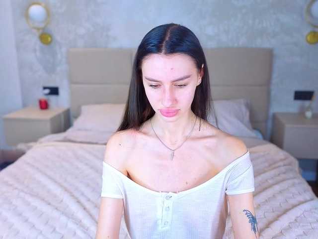 SnowWhiteee live cam on BongaCams