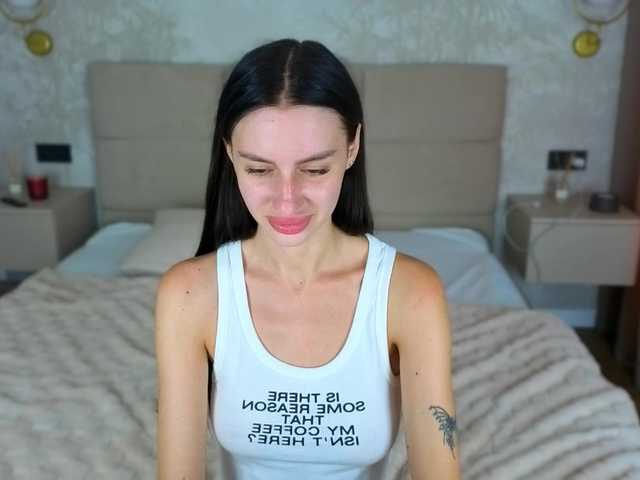 SnowWhiteee live cam on BongaCams