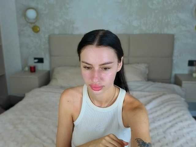 SnowWhiteee live cam on BongaCams