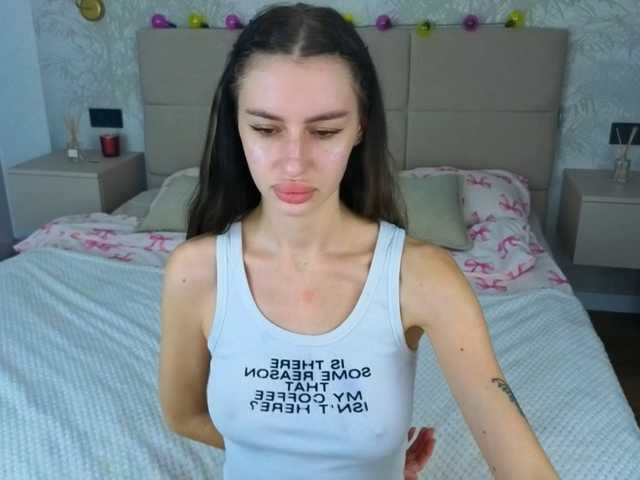 SnowWhiteee live cam on BongaCams