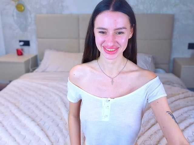 SnowWhiteee live cam on BongaCams