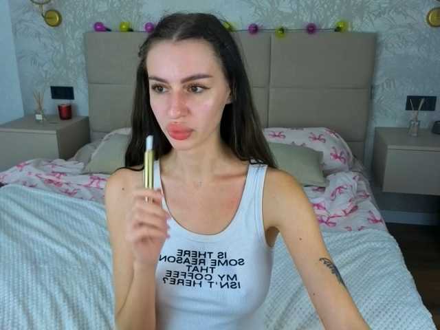 SnowWhiteee live cam on BongaCams