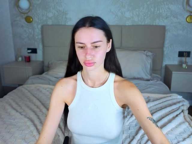 SnowWhiteee live cam on BongaCams